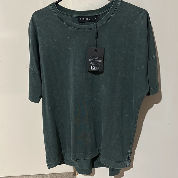 NWT DECJUBA Size M Ladies T-shirt MILITARY GREEN - Picture 5 of 7
